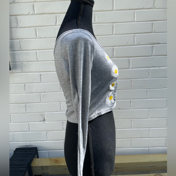 Miss Popular Daisy Crop Top - Picture 3 of 6